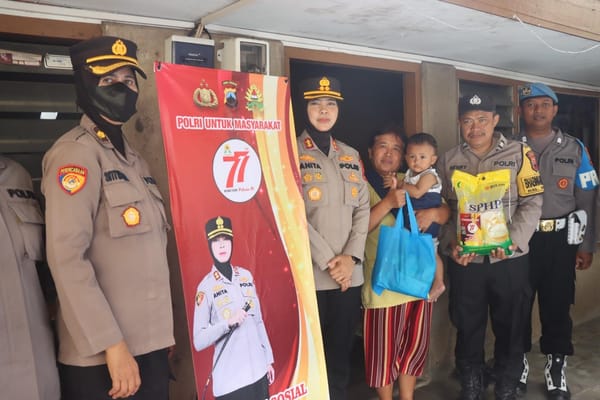 Peduli Sesama, Polwan Polres Magelang Kota Adakan Bakti Sosial di Momen HUT ke-77