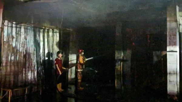 Satu Mobil dan Perabotan Ludes, Kebakaran Hebat Landa Ruko di Sragen