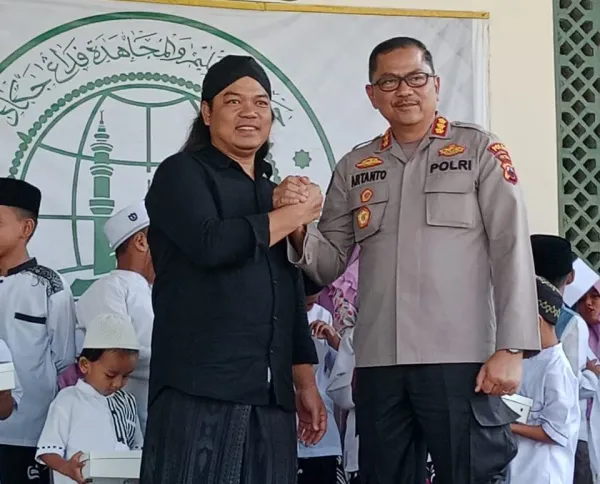 Jelang HUT ke-80 RI, Kabid Humas Polda Jateng Jalin Silaturahmi ke Ponpes Padang Jagad Semarang