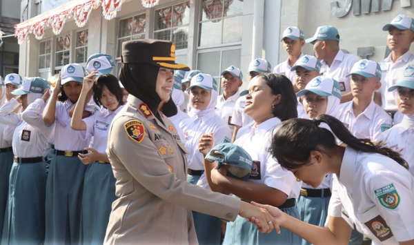 Kapolres Magelang Kota Ajak Siswa SMAN 1 Jauhi Kenakalan Remaja Saat Upacara Bendera