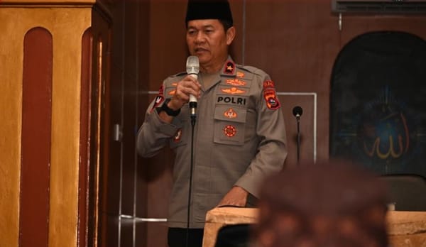 Wakapolda Sumbar Brigjen Pol Solihin Hadiri Gerakan Subuh Berjamaah di Masjid Al-Ishlah Pisang, Padang