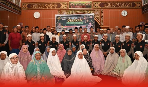 Harmoni Ulama, Umara, dan Umat: Wakapolda Sumbar Shalat Subuh Berjamaah Bersama Warga Padang
