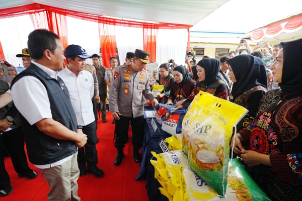 Kapolri Tinjau GPM di Kalbar, Polri Salurkan 310,25 Ton Beras SPHP untuk Warga
