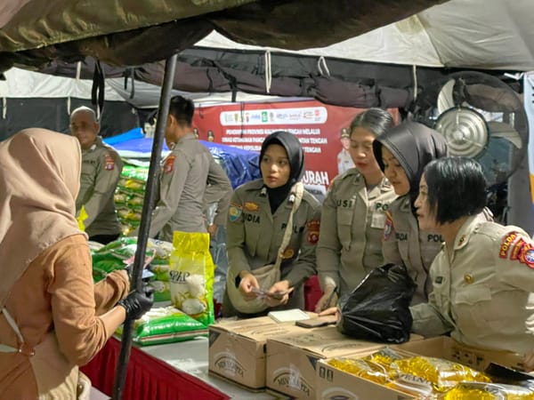 Polda Kalteng Hadirkan Gerakan Pangan Murah, Warga Antusias Serbu Pasar