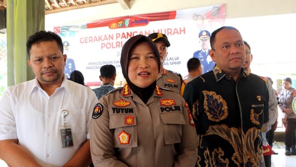 Gelar GPM di Pringsewu, Polri dan Bulog Salurkan 2 Ton Beras Premium