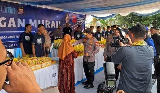 Kapolri Tinjau Langsung Pasar Murah Polda Banten, Warga Antusias dan Berterima Kasih
