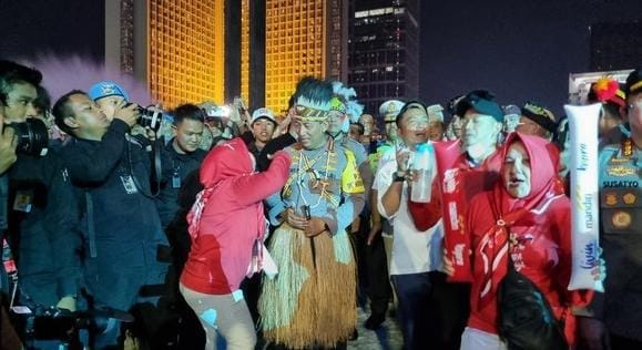 Meriahkan HUT ke-80 RI, Kapolri Turun Langsung Sapa Warga di Karnaval Bundaran HI