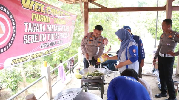 Tanggap Darurat, Kapolres Blora Buka Dapur Umum untuk Korban Kebakaran Sumur Minyak