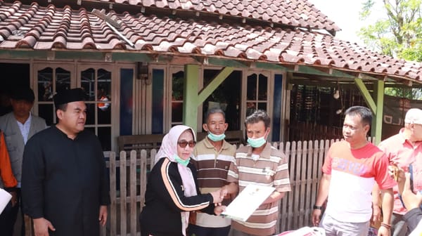 Bupati Blora dan Forkopimda Serahkan Tali Asih untuk Korban Kebakaran Sumur Minyak