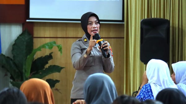 Polwan Malang Kota Tunjukkan Kepedulian pada Perempuan Lewat Aksi “Rise and Speak”