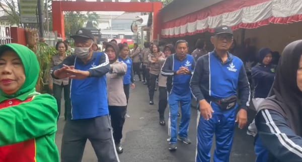 Jelang Ulang Tahun, Polwan Malang Kota Bantu Kesehatan Lansia secara Gratis