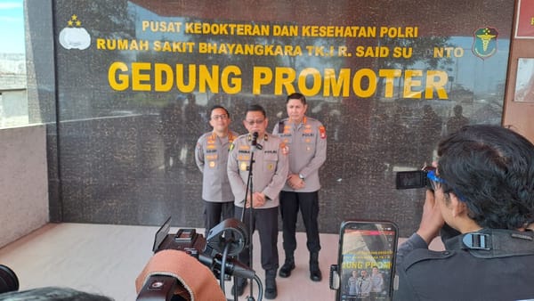 Wakapolri Tinjau Pasien Korban Unjuk Rasa di RS Bhayangkara Pusdokkes Polri