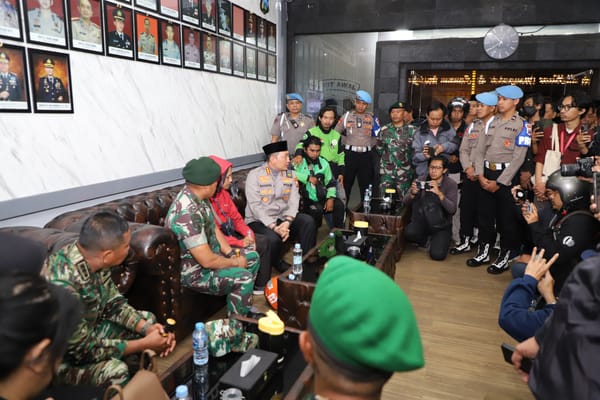 Kapolresta Malang Kota Temui Massa, Jelaskan Langkah Polisi dan Minta Maaf atas Insiden