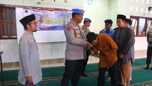 Peduli Sesama, Bidpropam Polda Jateng Santuni Panti Asuhan di Brebes