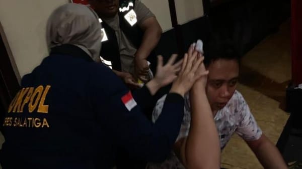 Satu Polisi Terluka di Kepala Akibat Lemparan Batu saat Kericuhan Depan Mapolres Salatiga