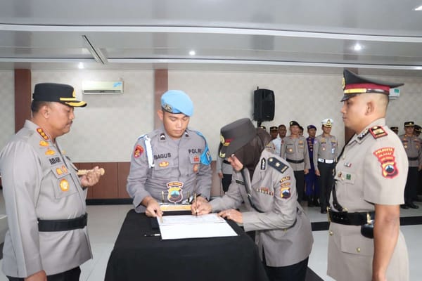 Rotasi Jabatan, Kapolresta Cilacap Pimpin Serah Terima Kasat Binmas dan Kapolsek