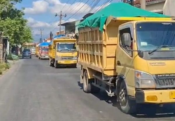 Warga Komplain Truk Tanah Tol Tanggul Laut Demak, Pemerintah Diminta Tindak Cepat