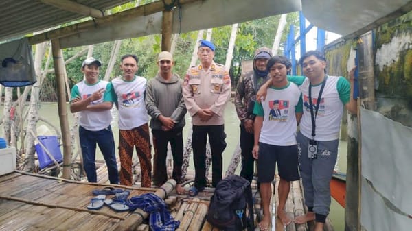 Satpolairud Demak Selamatkan Enam Pemancing Terombang-ambing di Morodemak