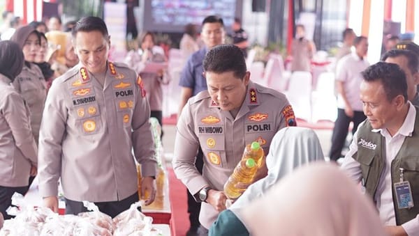 Polda Jateng Salurkan 30 Ton Beras dalam Gerakan Pangan Murah