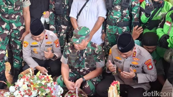Kapolda Metro Tegaskan Komitmen Transparansi Usai Hadiri Pemakaman Affan Kurniawan