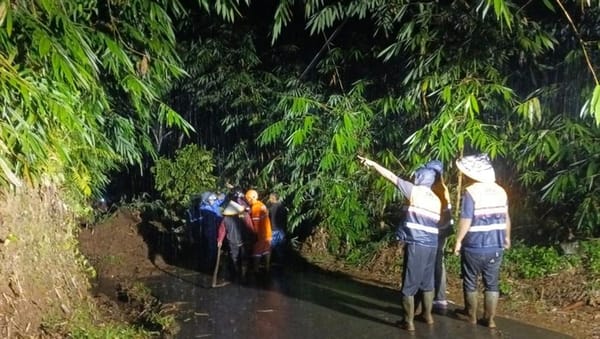 Jalan di Kedungbanteng Banyumas Putus Tertimbun Longsor Akibat Hujan Deras