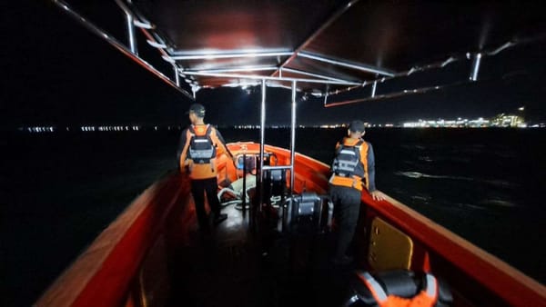 Kapal Nelayan Kendal Terhantam Ombak Tiga ABK Dilaporkan Hilang