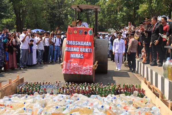 Polres Karanganyar Musnahkan Ribuan Liter Miras Hasil Operasi