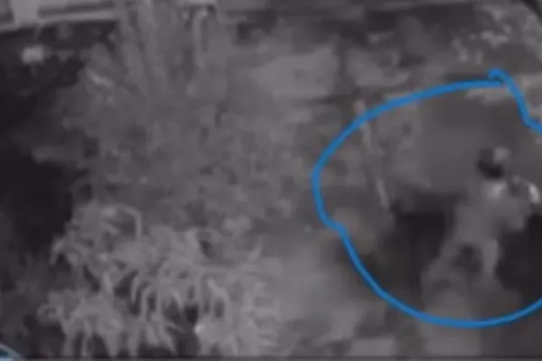 Terekam CCTV, Pelaku Boncengan Curi Scoopy di Halaman Rumah Warga Spalu Bergas