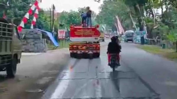 Jalan Licin Akibat Solar Tumpah, Dua Pemotor di Grobogan Alami Kecelakaan