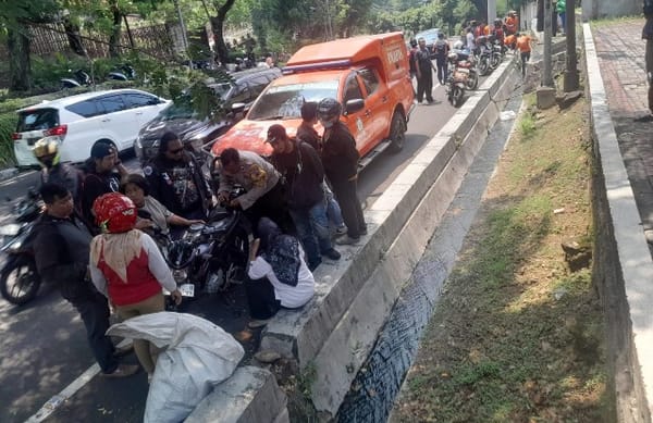 Warga Heboh, Sesosok Pria Meninggal di Selokan Tak Jauh dari Polda Jateng
