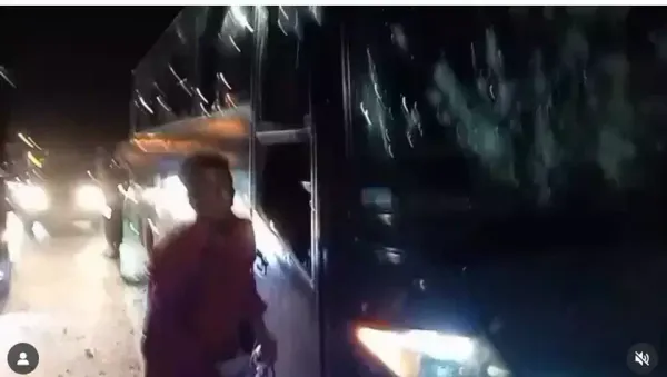 Aksi Lempar Batu di Perbatasan Semarang-Demak, Bus Suporter Persita Jadi Korban