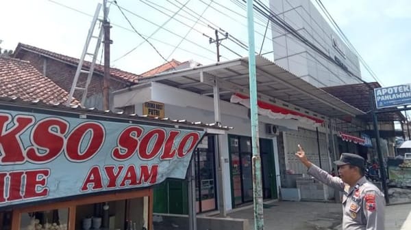 Innalillahi, Teknisi PLN di Brebes Tewas Tersetrum Saat Bekerja di Tiang Listrik