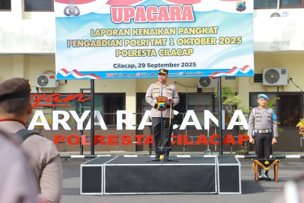 Polresta Cilacap Gelar Upacara Kenaikan Pangkat Pengabdian Anggota
