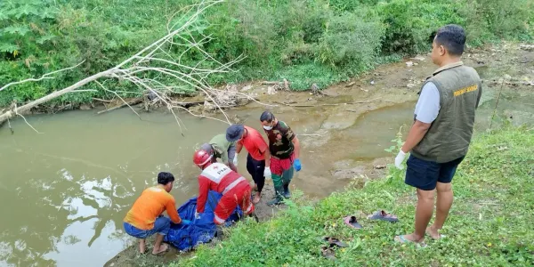 Pemuda Sragen Temukan Mayat Mengambang Saat Memancing di Bengawan Solo
