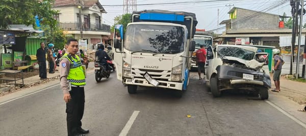 Tiga Kendaraan Terlibat Kecelakaan Beruntun di Jepara, Satu Korban Luka Ringan