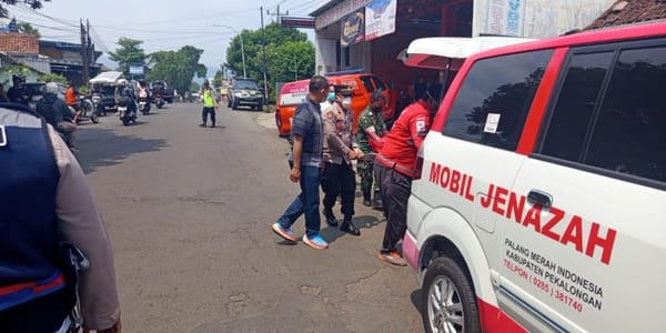 Warga Ditemukan Membusuk di Toko Helm Kajen, Diduga Meninggal karena Sakit