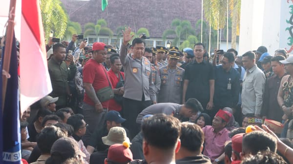 Polda Kalteng Kawal Aksi Unras di DPRD dengan Humanis dan Kondusif