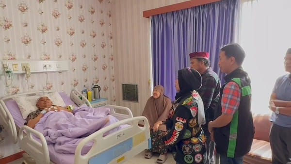 Tunjukkan Simpati, Aliansi Ojol Jenguk Polisi Korban Kericuhan