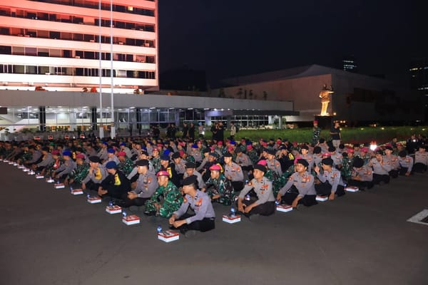Makan Malam Bersama Pasukan, Kapolri Beri Suntikan Semangat Jelang Pengamanan DPR/MPR