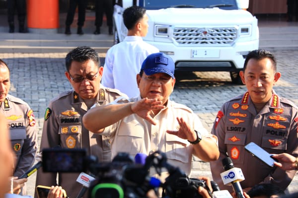 Polisi Terluka Saat Amankan Kericuhan, Prabowo: Akan Dapat Kenaikan Pangkat Khusus