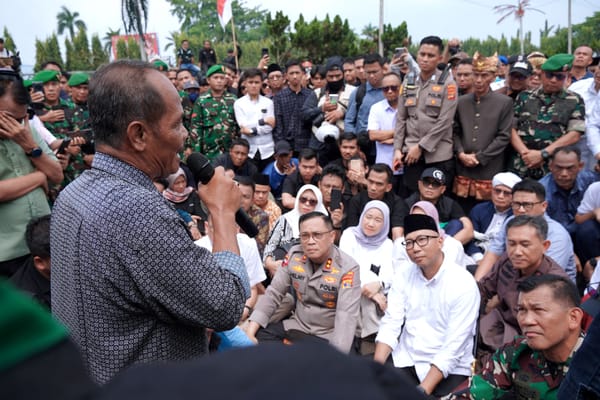 Gubernur, Pangdam, dan Kapolda Lampung Duduk Lesehan, Tunjukkan Solidaritas dengan Massa Aksi