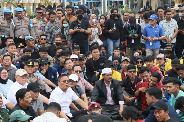 Unjuk Rasa Damai di DPRD Bengkulu, Kapolda Turun Langsung Temui Massa