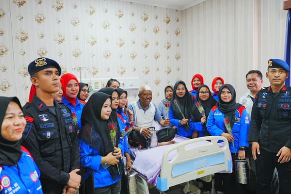 Buruh KSPSI Jenguk Anggota Polri Korban Kerusuhan di RS Polri Kramat Jati