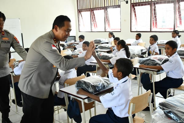 Wujudkan Pendidikan Unggul, Kapolda NTT Beri Motivasi 100 Siswa SRM 19 Naibonat