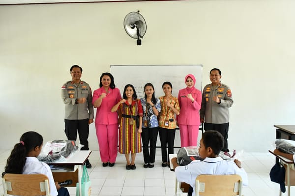 Kapolda NTT Ajak Siswa SRM 19 Naibonat Semangat Belajar, Dukung Visi Prabowo untuk Pendidikan