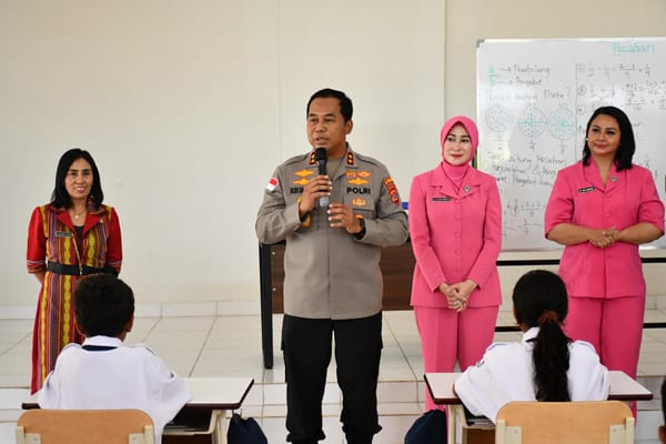 Kapolda NTT Beri Motivasi di Sekolah Rakyat Menengah 19 Naibonat, Sejalan dengan Visi Prabowo