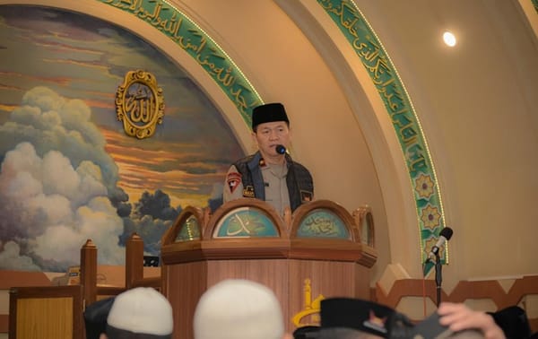 Dekatkan Polri dengan Masyarakat, Wakapolda Sumbar Shalat Subuh Berjamaah di Belanti Raya