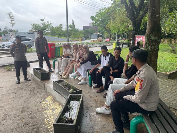 Ops Aman Nusa, Satgas Binluh Berikan Edukasi ke Pengemudi Ojol dan Pengunjung Pasar Rajawali