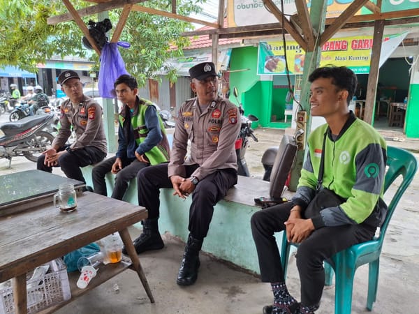 Satgas Binluh Ops Aman Nusa Ajak Ojol dan Warga Pasar Rajawali Jaga Kamtibmas