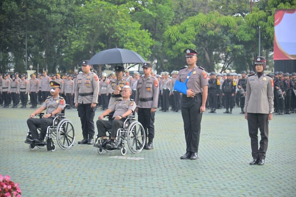 Empat Polisi Polda Jabar Raih Kenaikan Pangkat Luar Biasa